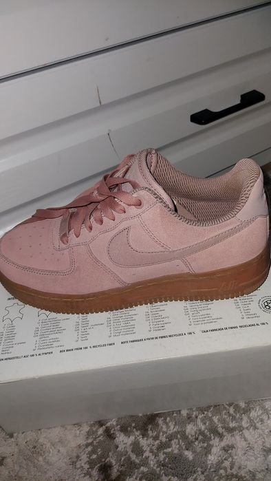 Кроссовки женские