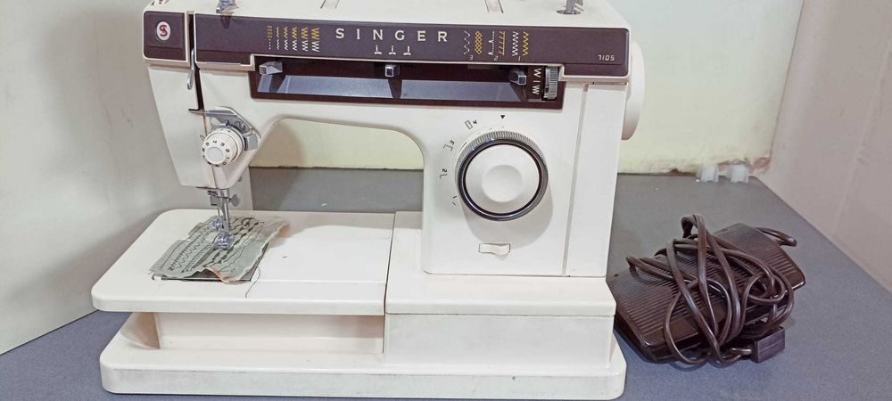 Masina de cusut Singer 7105