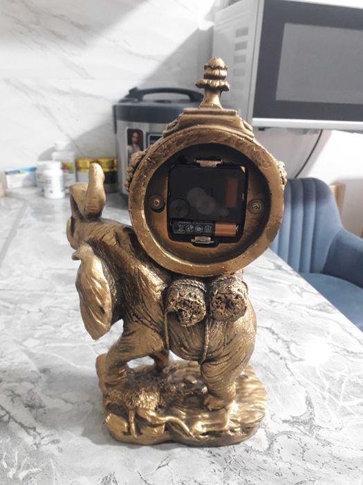 Сувенирные настольные часы