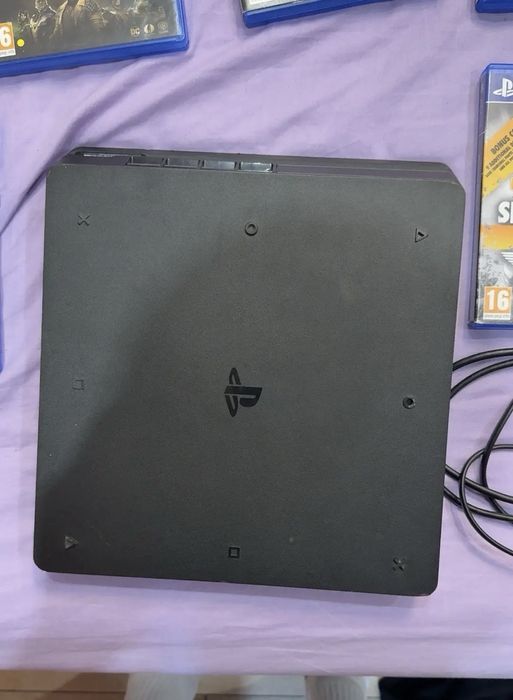 Playstation 4 slim 500 gb (отлично състояние)
