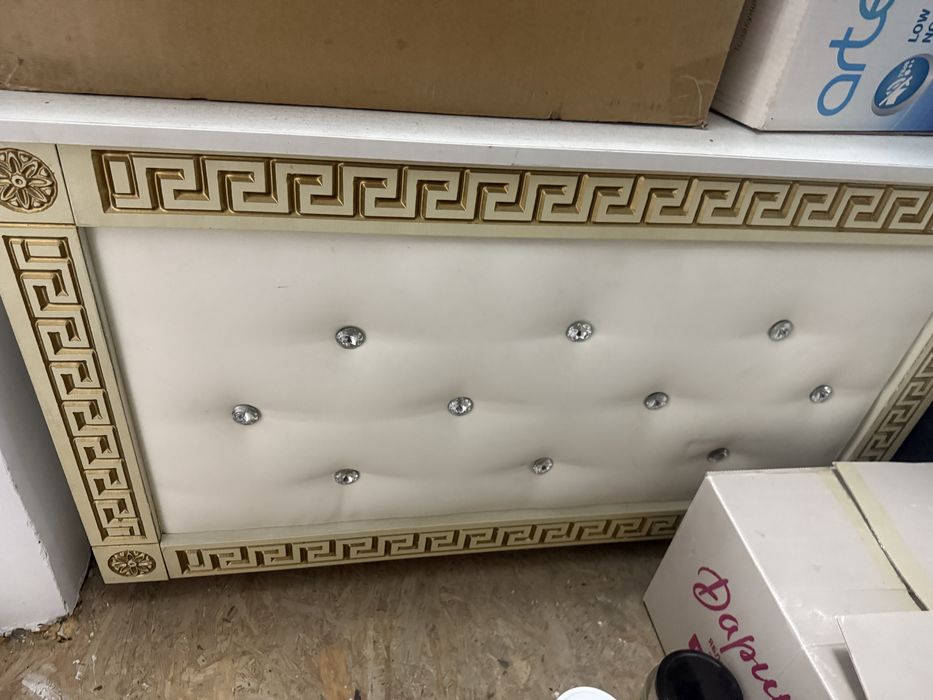 Сандык сундук белый.