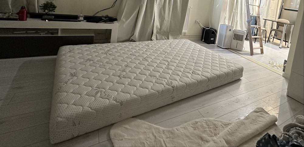 Saltea 140x200, 18 cm grosime, spuma cu memorie - aproape noua