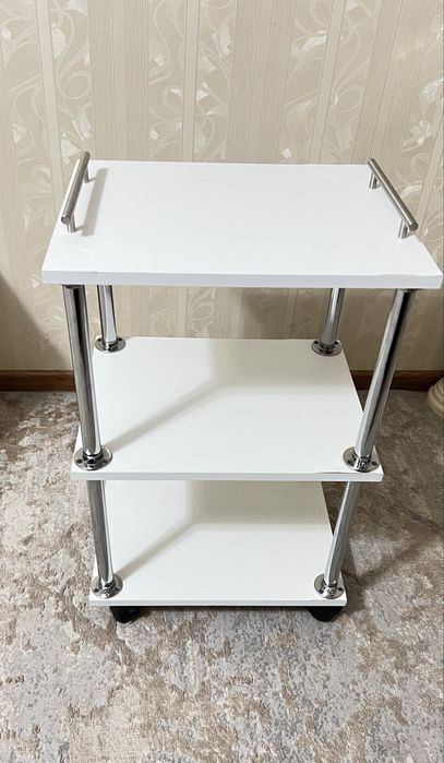 Столик помошник для мастеров и косметологв