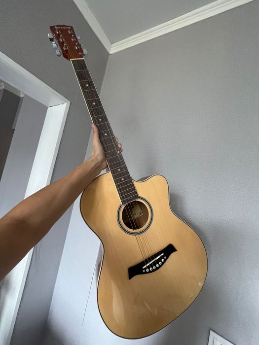 Продам гитару новую