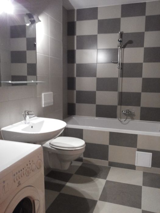 PROPRIETAR inchiriez apartament 2 camere cu loc de parcare. CORESI