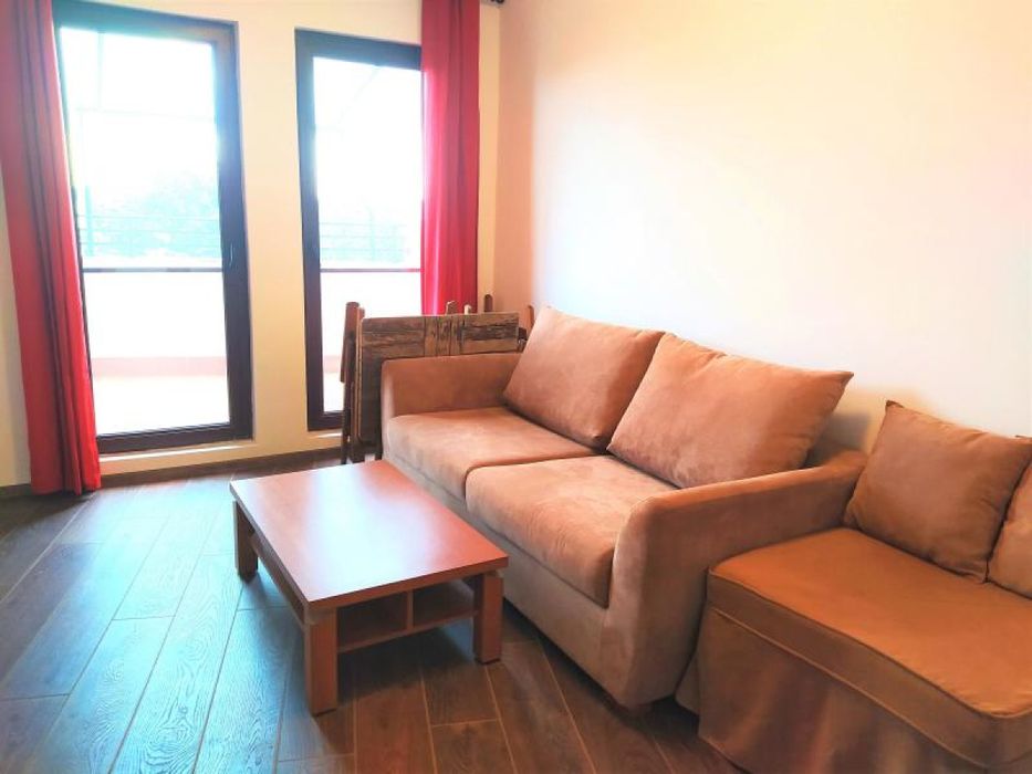 Под наем тристаен с пряк изглед море