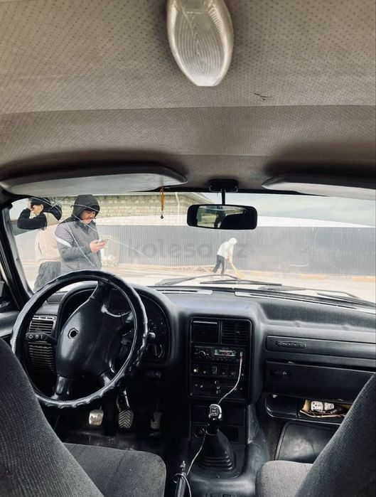 Көріңіздер келіп жаксы машине