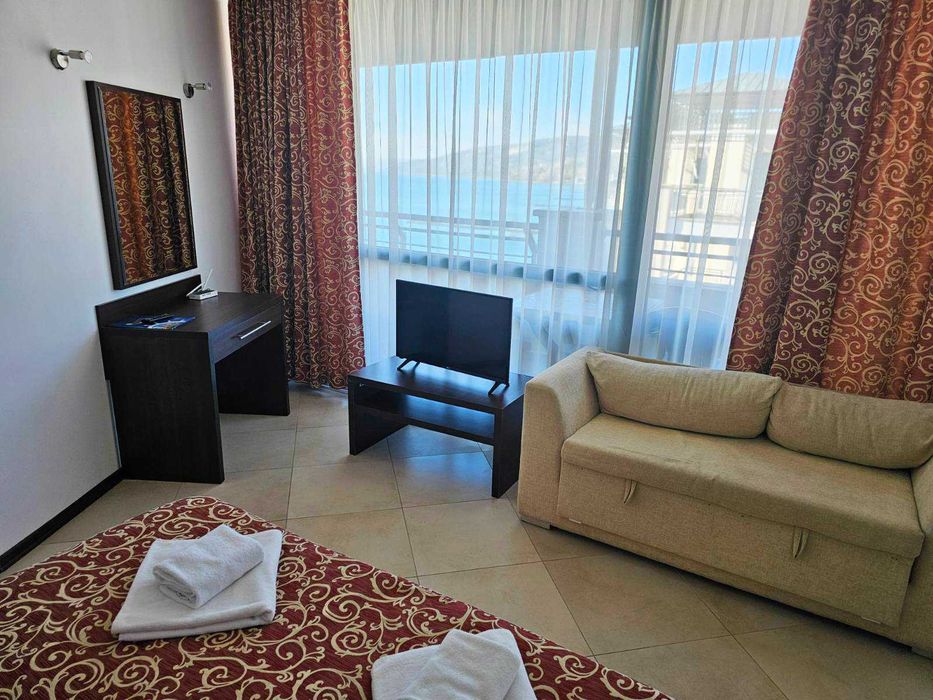 Продава се Едностаен апартамент в Балчик - 51 кв.м за 1334 €/кв.м - Снимка #2