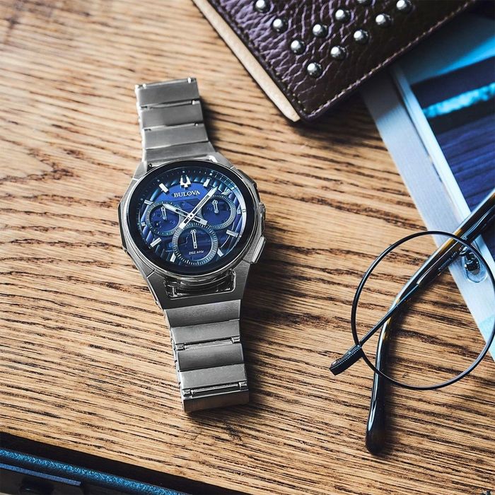 Часовник Bulova CURV 96A205 ЧИСТО НОВ