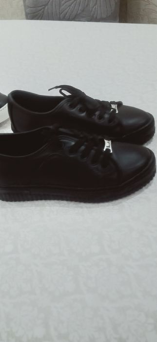 Кроссовки, кеды. Кожанные.