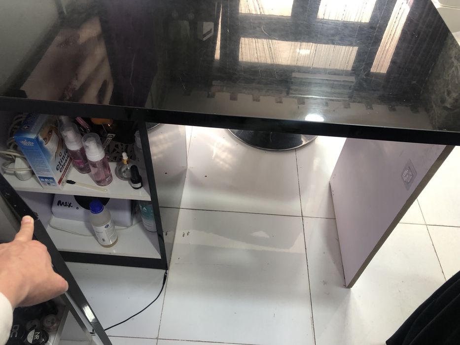 Маникюрные столы