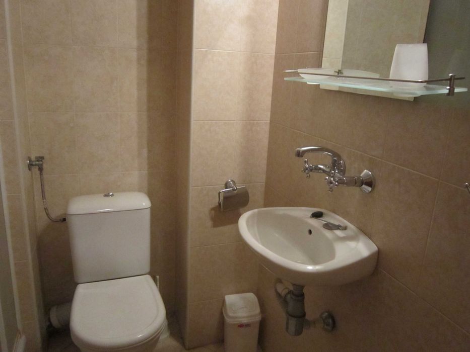 Дава се под наем Двустаен апартамент в Бургас, Лазур - 62 кв.м за 300 € - Снимка #2