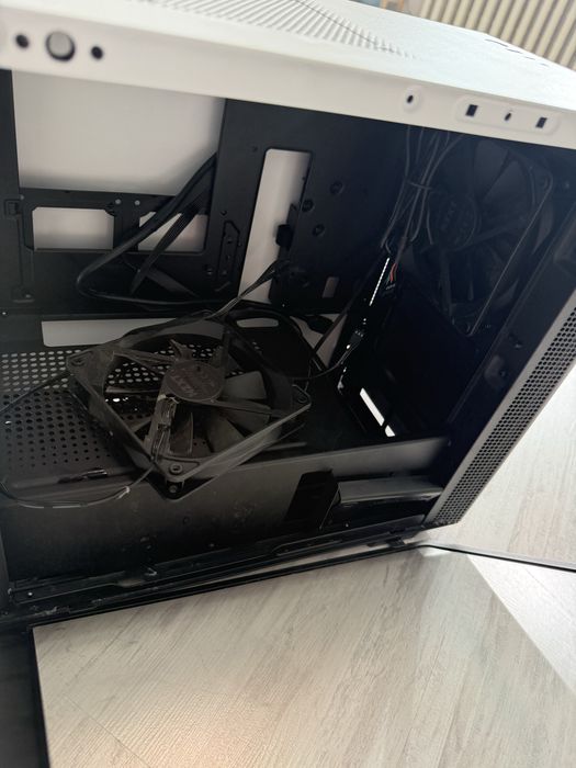 NZXT H210 carcasa alba de calculator albă cu fereastră de sticlă