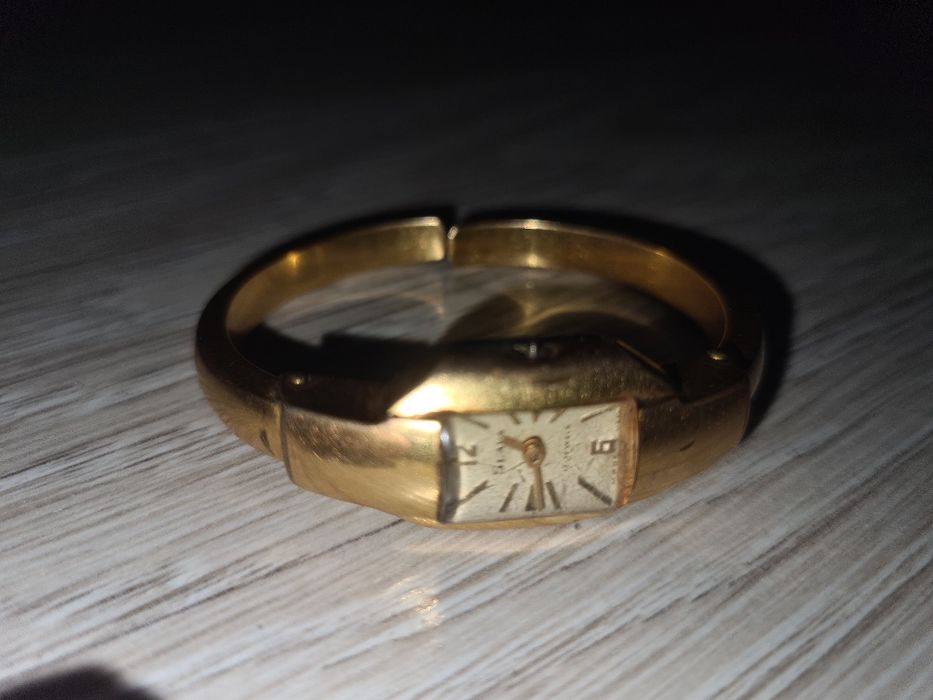 Часы Slava  сделаны в СССР