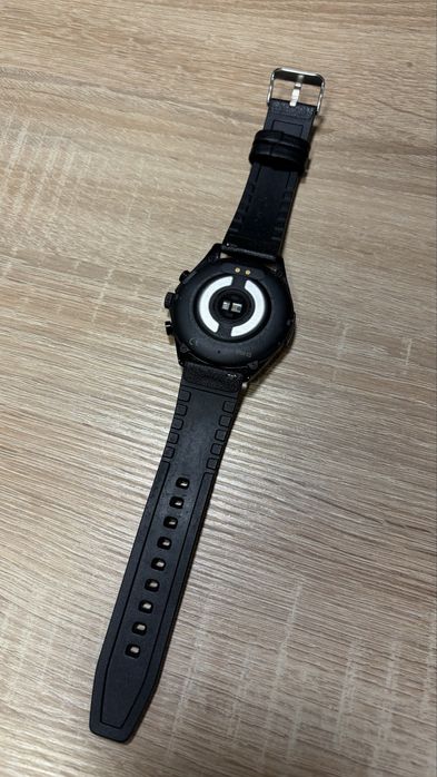 Продавам чисто нов смарт часовник. Идеален за подарък.