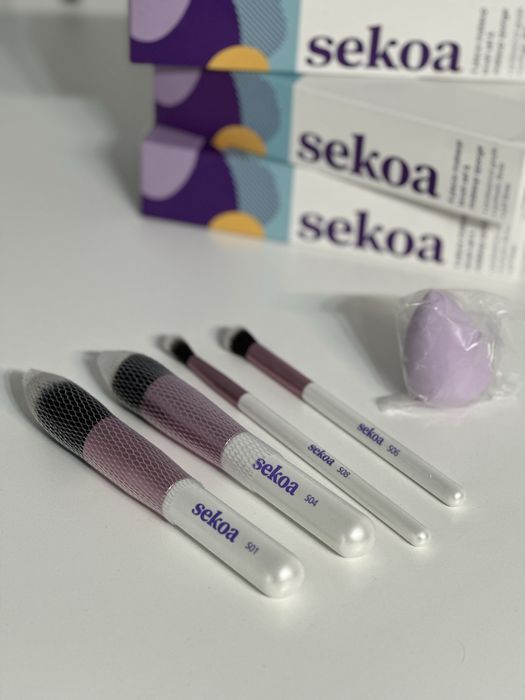 Set 4 Pensule Machiaj Si Burete SEKOA Make Up Machiaj Calitate Foarte Bun Design Deosebit Maner Perlat Set Nou