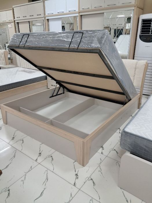 Кровать двухспальная по акции