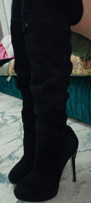Продам черные ботфорты натуральная замша