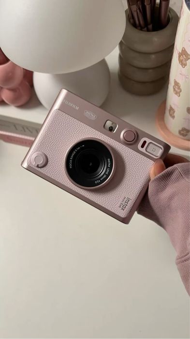 продам Instax Mini Evo в розовом цвете
