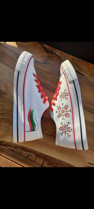 Ръчно рисувани кецове-българка