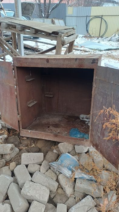 Железный сейф советский