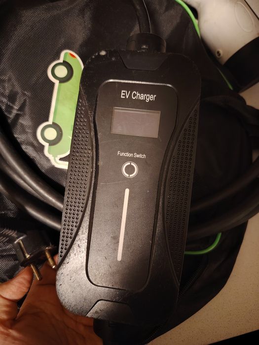 Зарядчик для электромобиля