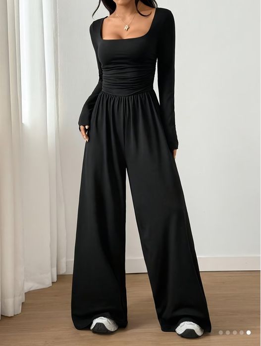 Дамски комбинезон с  дълги ръкави