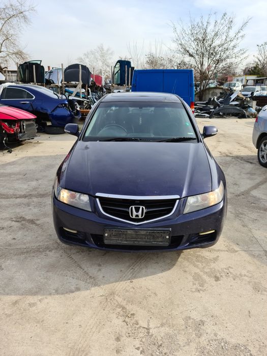 Хонда акорд 2.0 бензин,2004 година.На ЧАСТИ