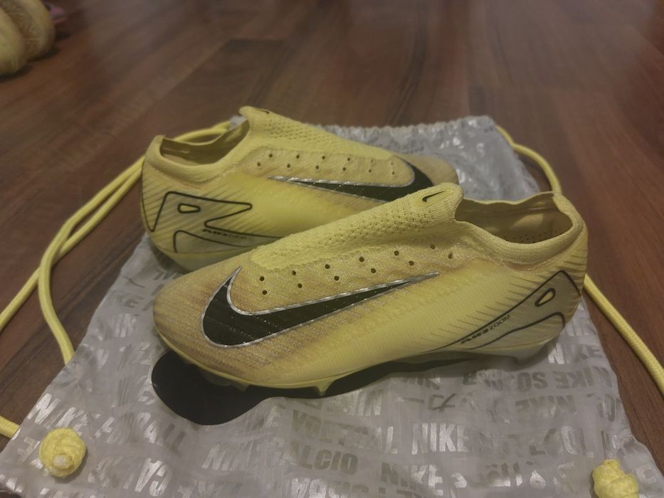 Ghete de fotbal nike