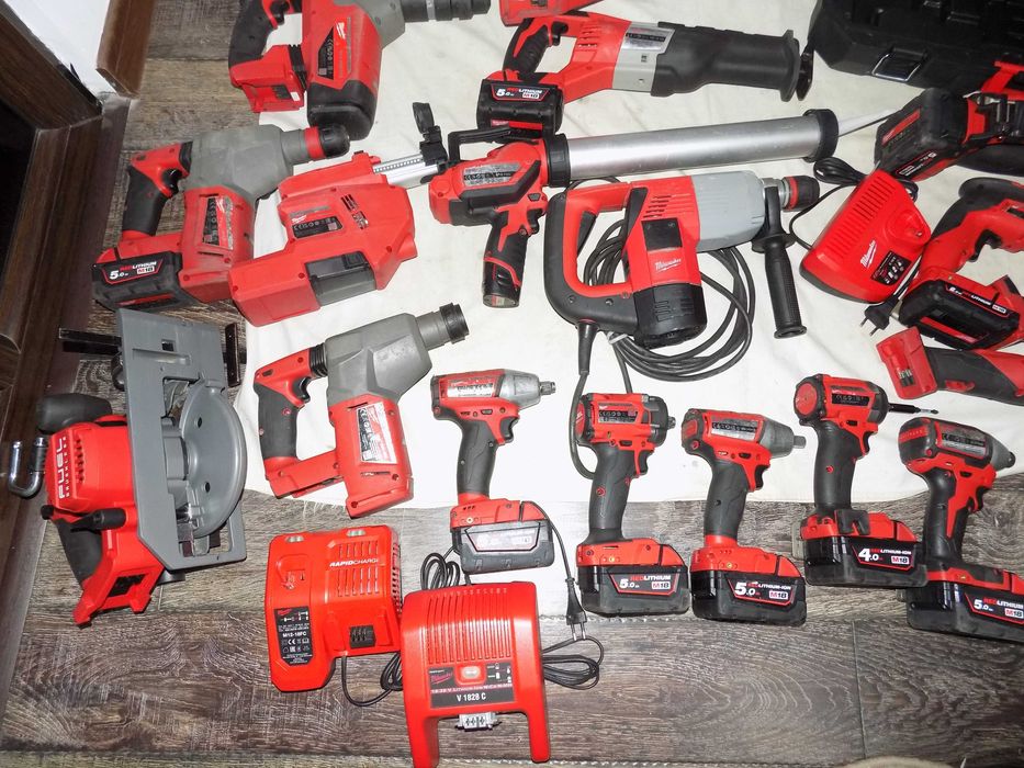 Scule Milwaukee 18V  si 12V , rotopercutor PLH 32XE