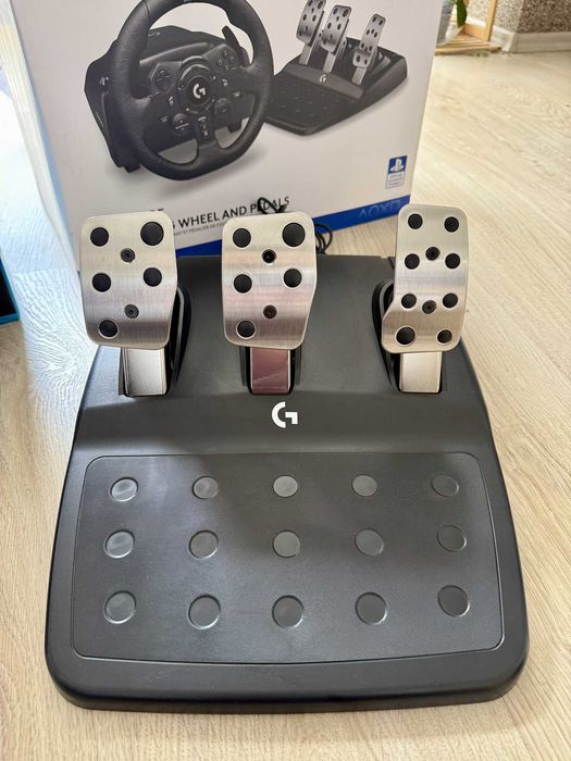 (като ново с гаранция) Logitech G923 + Скоростен Лост за PS + PC