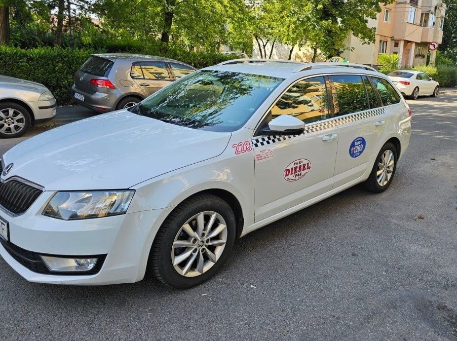 Cesionez autorizatie taxi cu mașină Skoda Octavia an 2017