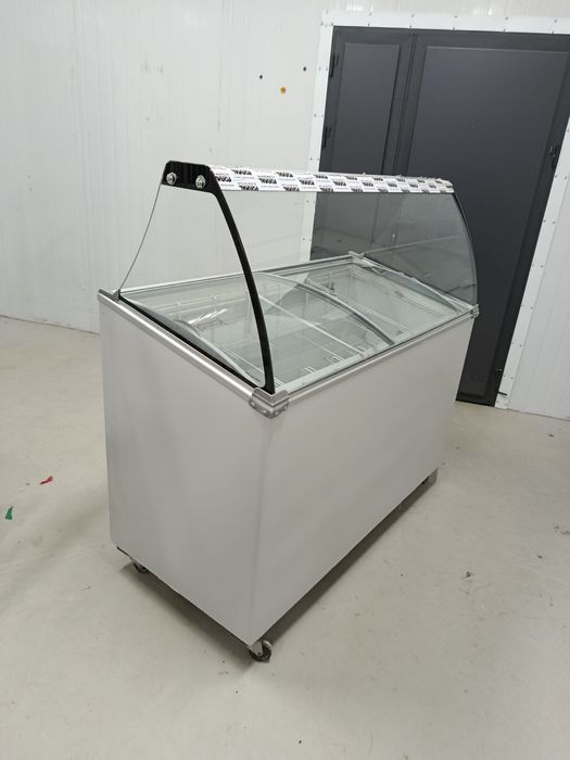 Витринный морозильник UGUR UDD 400 для мороженого