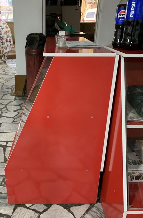 Vitrina mebel 3 ta bor xolati yangiday