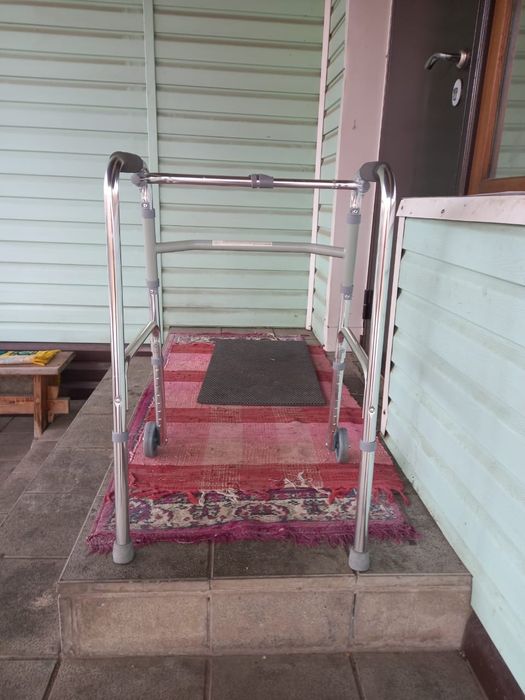 Ходунки для пожилых продам