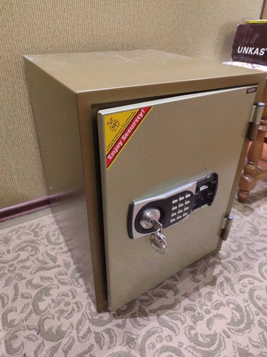 Сейф в хорошем состоянии