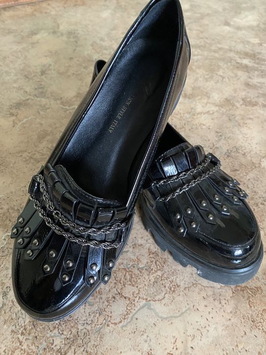 Женская обувь чёрная