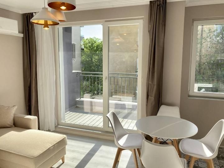 Дава се под наем Двустаен апартамент в Пловдив, Център - 61 кв.м за 484.5 € - Снимка #1