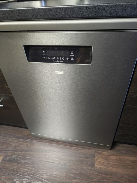 Masina spalat vase Beko DFN38530DX, 15 seturi, cu probleme