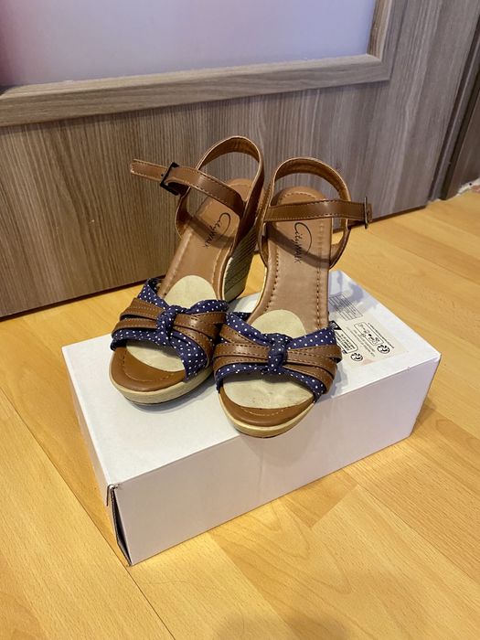 Sandale cu talpa ortopedica