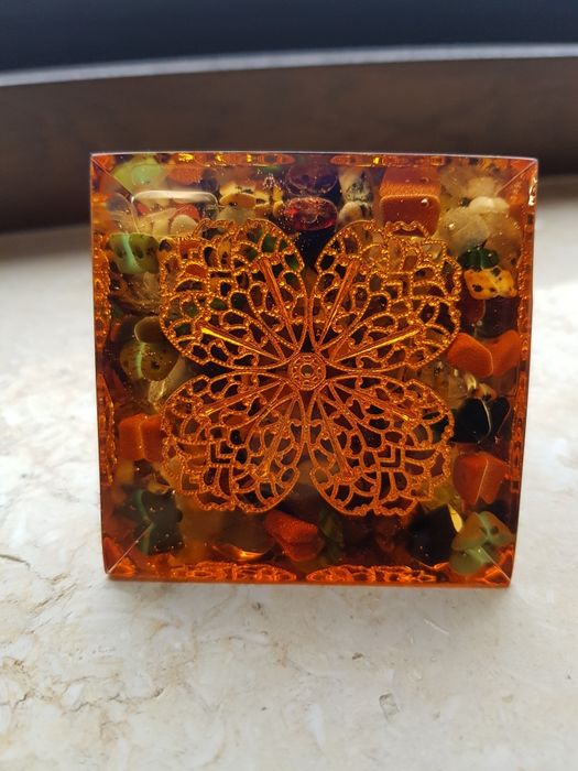 Piramida orgonica pt protectie impotriva invidiei