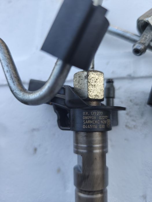 Injector injectoare 2.0 tdi CBAB Volkswagen Passat B6 B7 03L130277