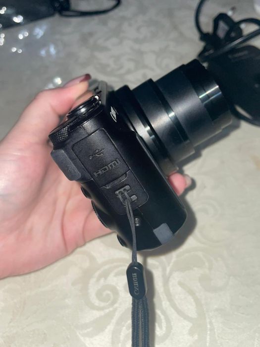 Продам камеру CANON SX740hs