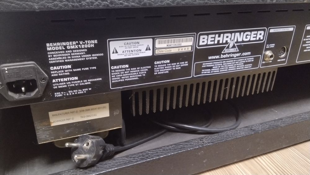 Behringer v-tone GMX1200H глава за китара