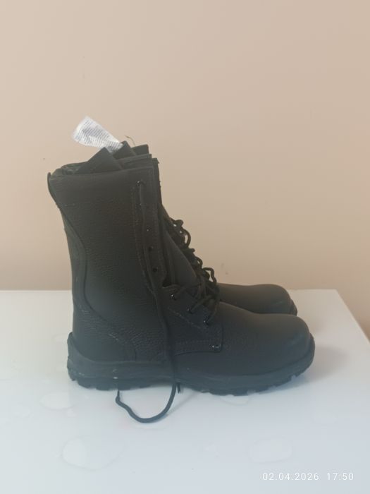 Продам Берцы новые