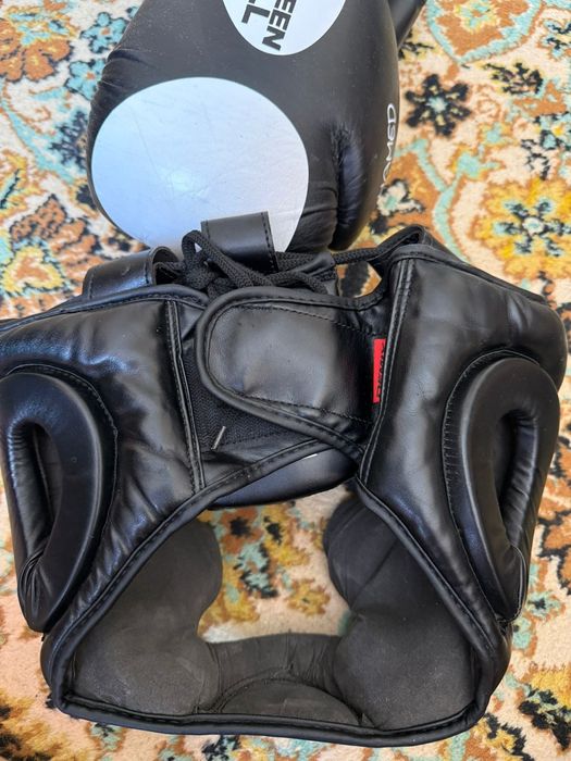 Перчатки.шлем.лапа.бинт.Памогател на запястье