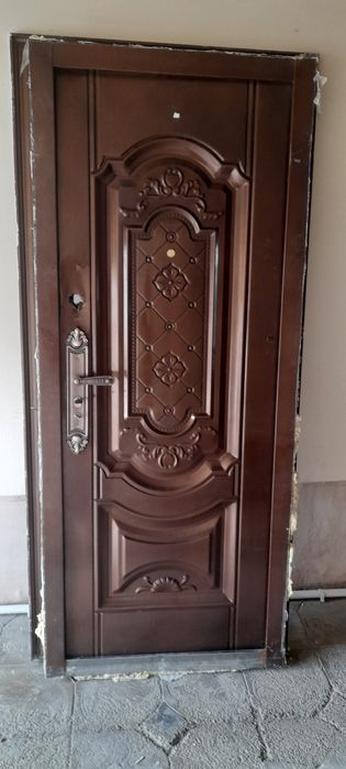 Продаётся железный дверь