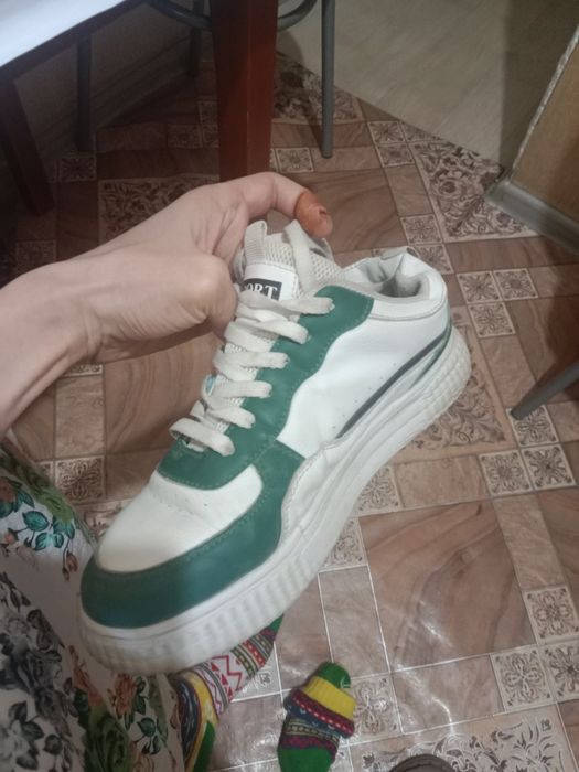 Продам кроссовки на мальчика