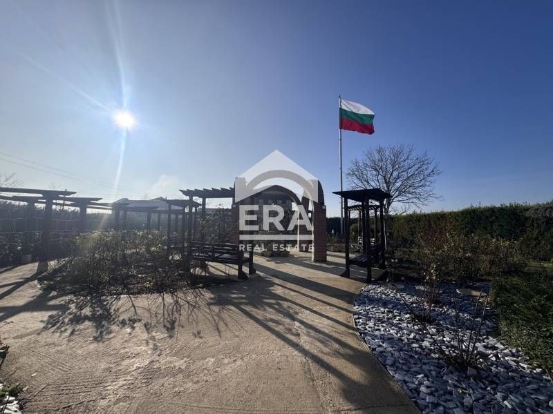 Бизнес имот "Rosarium Bilkarium" за продажба в с. Неофит Рилски , обла