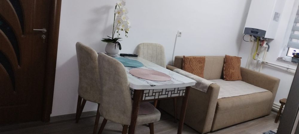 Apartament 2 camere, 50 mp situat pe str. Comuna din Paris, Tg Jiu.